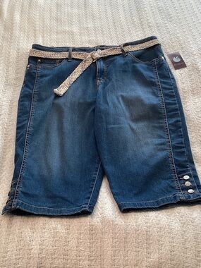 NWT Gloria Vanderbilt Mila Blue Denim Skimmer Capris. 16P